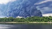 /ВИДЕО/ Дроны атаковали регионы России: пожары на НПЗ и химкомбинате, падение обломков на дома