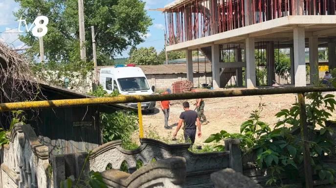 /VIDEO/ Foc de armă în curtea Judecătoriei Strășeni: Un deținut a murit după ce ar fi încercat să evadeze