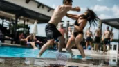 Scandal la o piscină: Petrecere de ziua de naștere, finalizată cu bătaie și plângeri la poliție