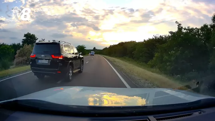 /VIDEO/ „Putea fi o tragedie”: Șofer căutat de poliție după ce a pus vieți în pericol pe traseul Chișinău-Leușeni