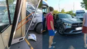 В Кишиневе Mercedes столкнулся с троллейбусом: транспорт поврежден, никто не пострадал
