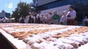 /VIDEO/ Record național la Chișinău: O mie de plăcinte cu vișine au format „cea mai mare plăcintă” din Moldova