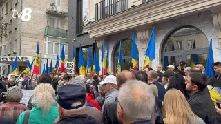 /ВИДЕО/ «Им — зарплаты, народу — тарифы»: у здания НАРЭ прошла акция против подорожания газа и отопления