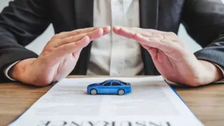 Polița RCA se scumpește din 4 octombrie: Ce categorii de șoferi vor plăti cel mai mult