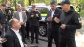 /VIDEO/ Scandal în Scuarul Catedralei: Vicepretorul de Buiucani, dus la poliție, iar Ion Ceban a blocat o autospecială