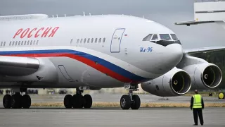 Atacurile cu drone au paralizat aeroporturile din Moscova: Avionul în care s-ar fi aflat Putin nu ar fi putut ateriza