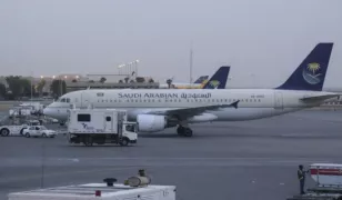 Atac sângeros asupra aeroportului din Riad: 12 morți, peste 300 de răniți și sute de zboruri afectate