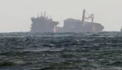 /ВИДЕО/ Сигнал бедствия в Чёрном море: два грузовых судна атакованы дронами, одно затонуло