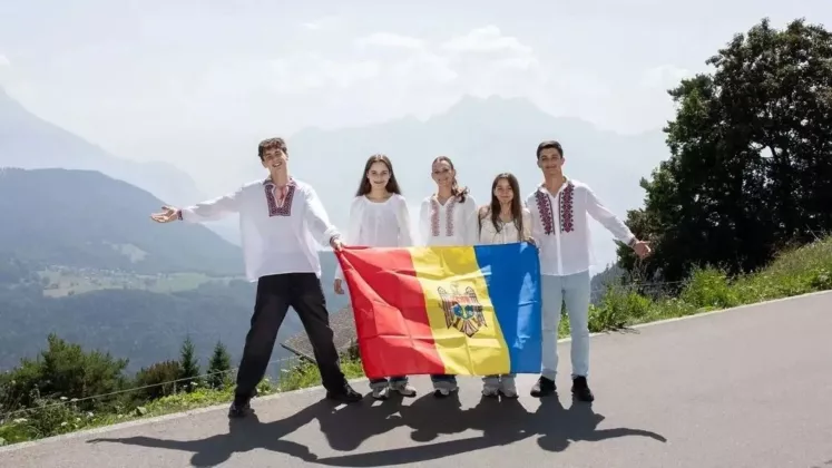 Burse de studii pentru liceeni în SUA și Marea Britanie