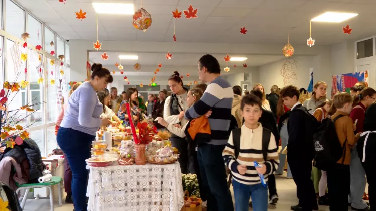 Târg școlar de toamnă aglomerat