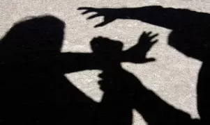 Scandal într-un centru comercial: Trei vânzătoare ar fi bătut un bărbat pe care îl suspectau că le filmează