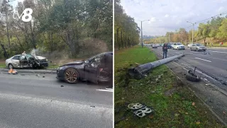 /VIDEO/ Accident cu trei mașini la Ciocana: Două persoane au ajuns la spital, iar un stâlp electric a fost doborât