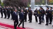 /ВИДЕО/ Премьер Румынии Лука Никулеску прибыл в Кишинев: у здания правительства его встретил Василе Тофан