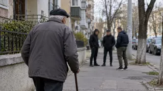 /VIDEO/ Un pensionar, luat la bătaie și jefuit în Chișinău: Trei tineri au fost arestați