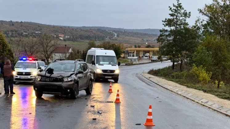 Accident rutier pe șosea udă