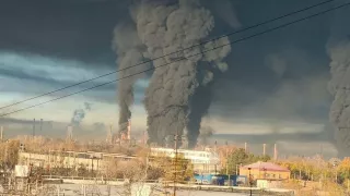 /ВИДЕО/ Украинские дроны атаковали консервный завод в Брянской области и НПЗ под Самарой