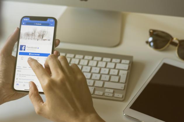 facebook-profile-on-apple-iphone-x