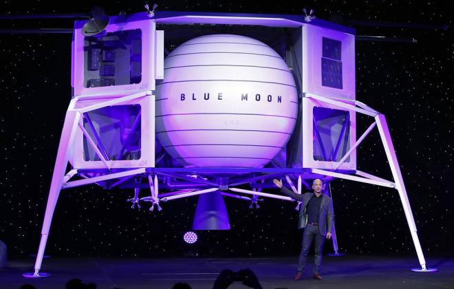 Глава компаний Amazon и Blue Origin Джефф Безос
© AP Photo/Patrick Semansky