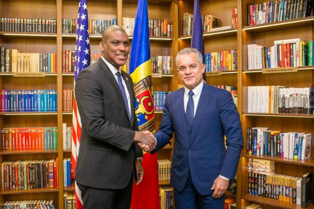 big-presedintele-pdm-vlad-plahotniuc-si-noul-ambasador-american-dereck-j-hogan-s-au-pronuntat-pentru-consolidarea-parteneriatului-strategic-moldo-american