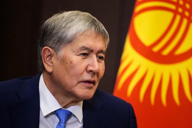 SOCHI, RUSSIA - SEPTEMBER 14, 2017: Kyrgyzstan's President Almazbek Atambayev during a meeting with Russia's President Vladimir Putin at Bocharov Ruchei residence in Sochi. Mikhail Metzel/TASS

Россия. Сочи. 14 сентября 2017. Президент Киргизии Алмазбек А
