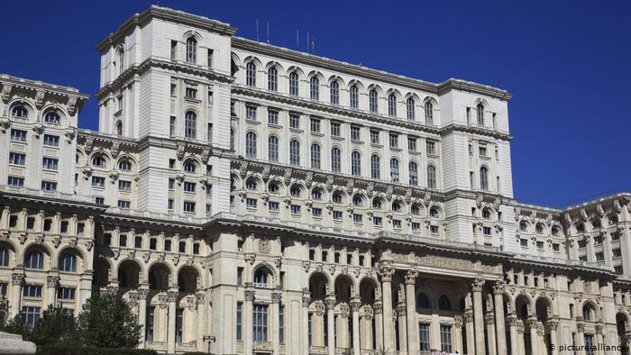 Здание парламента Румынии фото: .dw