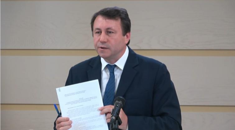 Captură video: Privesc