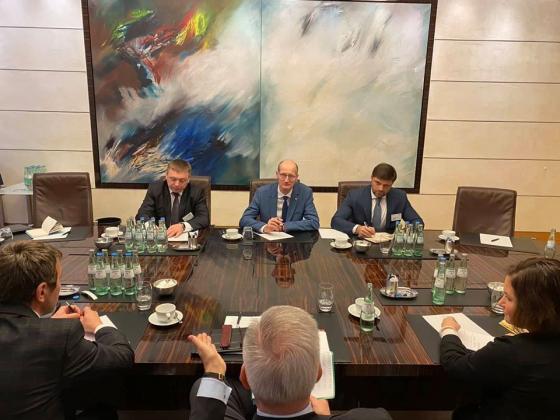 Встреча министра сельского хозяйства Иона Пержу с главой российского Россельхознадзора Сергеем Данквертом на форуме в Берлине.
Фото: facebook.com/ion