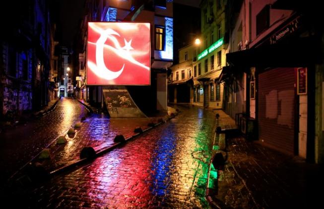 Deserted street is seen at the popular touristic neighbourhood of Beyoglu after a partial weekend curfew started during the COVID-19 outbreak in Istanbul, Turkey, November 21, 2020. REUTERS/Umit Bektas - RC2X7K9RS4S7