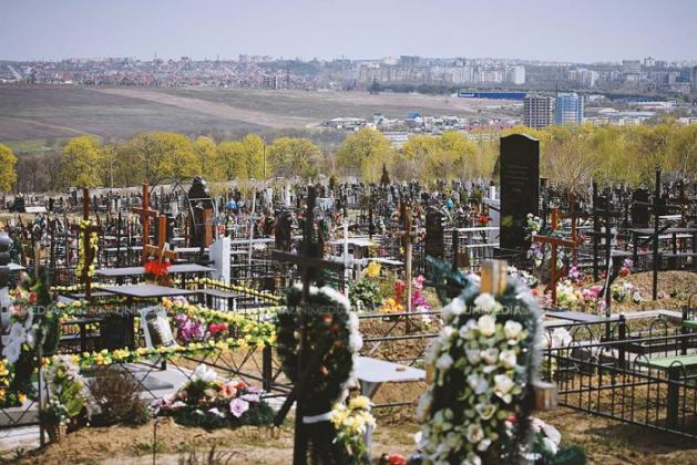 nu-mai-sunt-locuri-in-cimitirul-sf-lazar-acesta-ar-putea-sa-se-extinda-pana-in-apropierea-localitatii-gratiesti-1486374401-1
