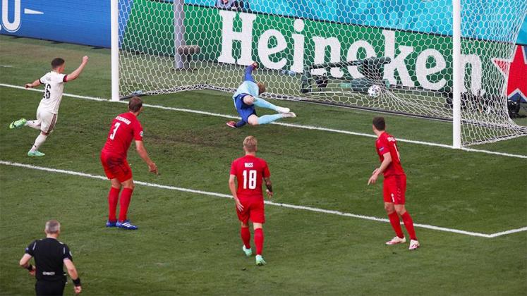 2021-06-17t174759z_78531979_up1eh6h1dfxw5_rtrmadp_3_soccer-euro-dnk-bel-report-4