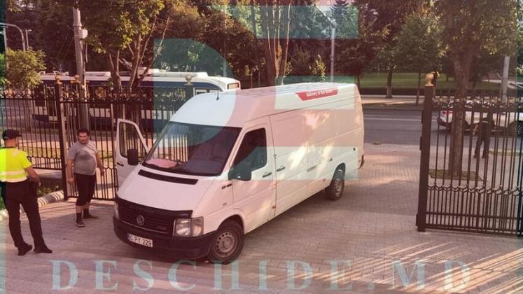 replica-1ecd684b5d2efd8dd6407ed72f5e0e06_850_inarticle-1