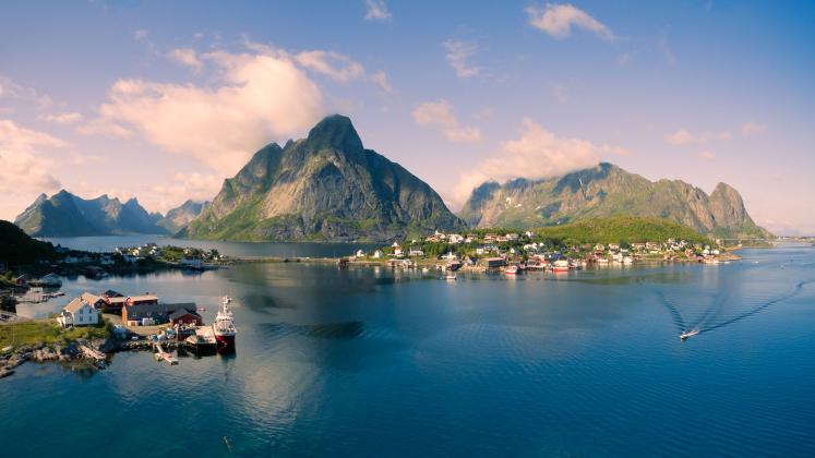 reina-lofoten-norway