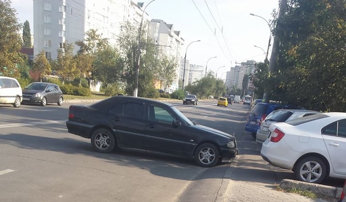 Foto: Город без маршруток! Водители помогают пешеходам