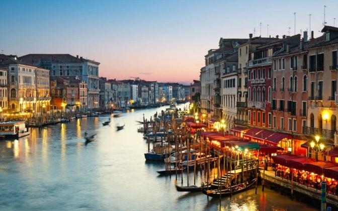venice-restaurants-by-canal-xlarge