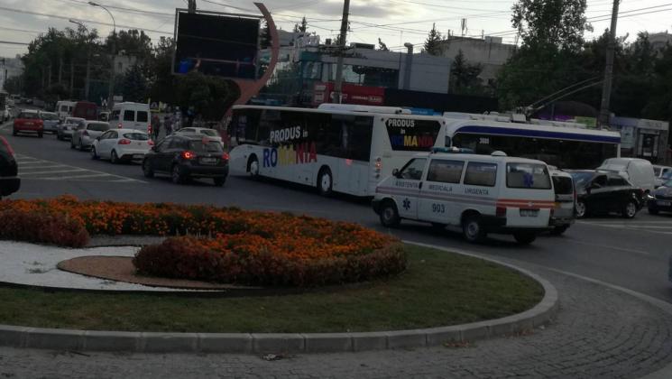 foto-detalii-despre-noul-autobuz-romanesc-de-pe-ruta-nr-5-37121