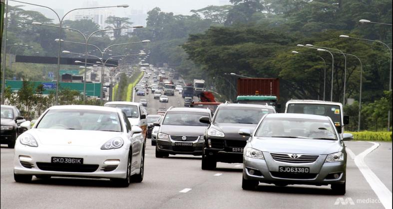 rsz_cars-traffic-in-singapore-1382196-1