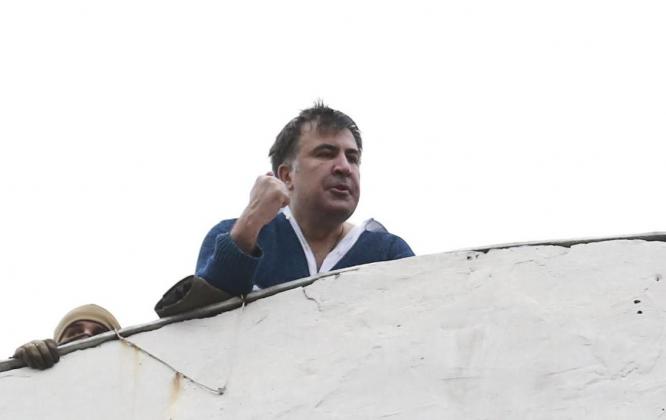 georgian-former-president-mikheil-saakashvili-is-seen-on-the-roof-of-a-building-during-a-search-of-his-apartment-in-kiev