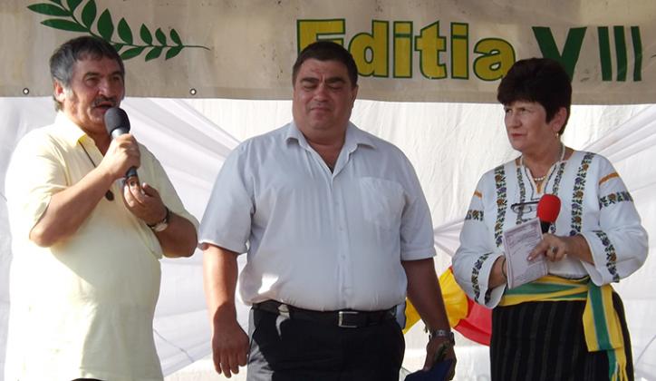 Ion Apostol (centru)