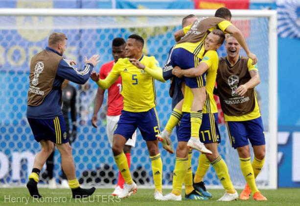 Soccer Football - World Cup - Round of 16 - Sweden vs Switzerland - Saint Petersburg Stadium, Saint Petersburg, Russia - July 3, 2018 Sweden' players celebrate after the match REUTERS/Henry Romero