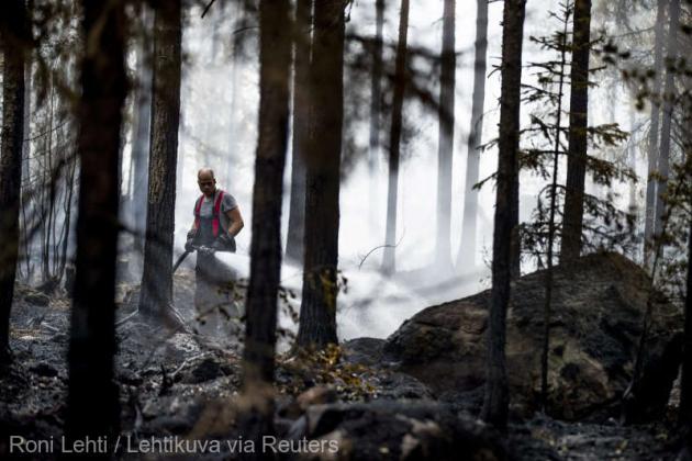 Fire departments and volunteers work to control a forest fire in Pyharanta, Western Finland July 19, 2018. Roni Lehti/Lehtikuva via Reuters    ATTENTION EDITORS - THIS IMAGE WAS PROVIDED BY A THIRD PARTY. NO THIRD PARTY SALES. NOT FOR USE BY REUTERS THIRD
