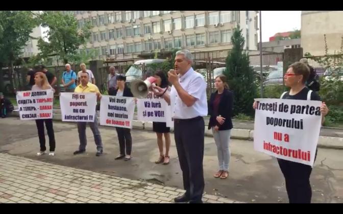 Protest din fața Inspectoratului de poliție Râșcani