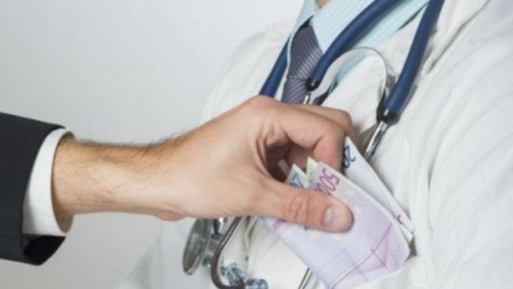 un-nou-caz-de-coruptie-medic-prins-in-flagrant-la-spitalul-sfantul-ioan-din-capitala-211274