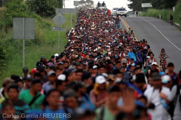 Migrants, part of a caravan traveling from Central America en route to the United States walk by the road that links Ciudad Hidalgo with Tapachula, Mexico, November 2, 2018. REUTERS/Carlos Garcia Rawlins TPX IMAGES OF THE DAY