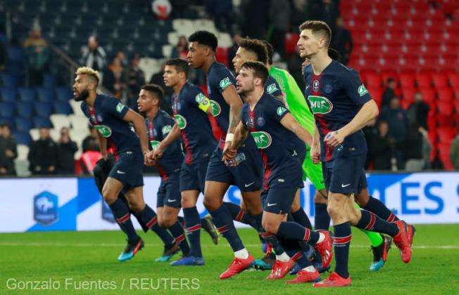Soccer Football - Coupe de France - Quarter Final - Paris St Germain vs Dijon - Parc des Princes, Paris, France - February 26, 2019 Paris St Germain players celebrate after the match REUTERS/Gonzalo Fuentes