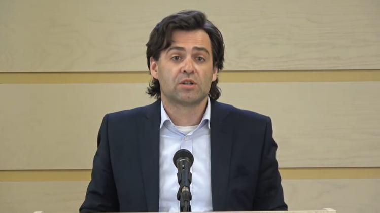 Captură video: Privesc