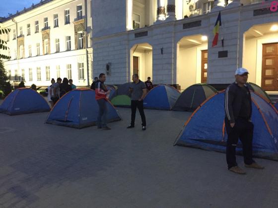 Foto: Iunie 2019, protestatarii susținători ai PDM au instalat corturi în fața Procuraturii Generale 