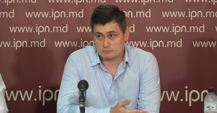 Foto: Nicu Roman, directorul interimar al liceului Prometeu-Prim. Captura: privesc