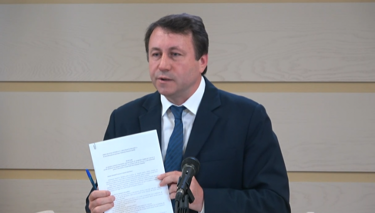 Captură video: Privesc