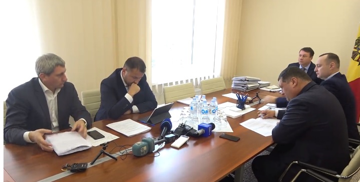captură video
privesc