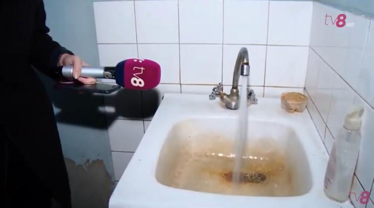 apa-de-la-robinet